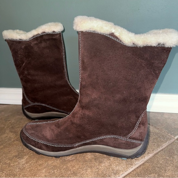 LIKE NEW - Merrell Yarra Snow Boots - Picture 10 of 11